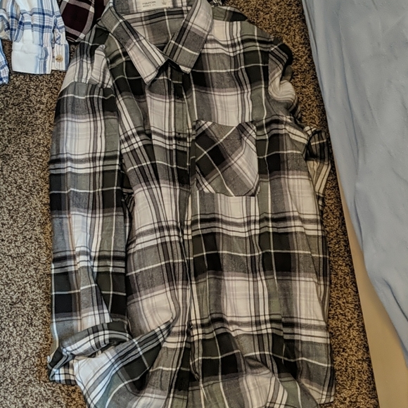 Maurices flannels - Picture 2 of 4